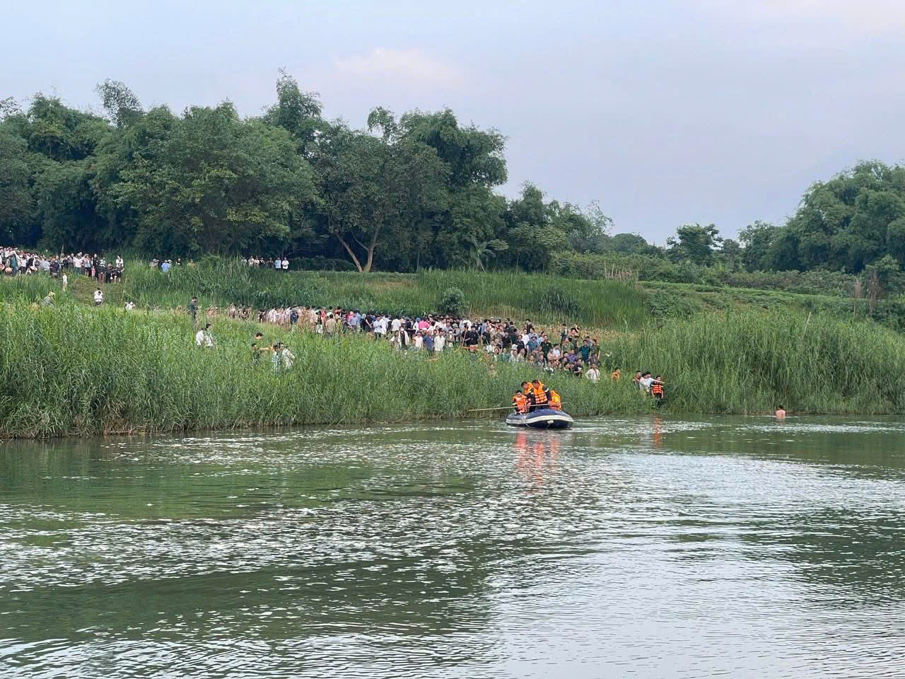 Thông tin mới vụ tai nạn đuối nước đặc biệt nghiêm trọng, 5 trẻ em tử vong - Ảnh 2.