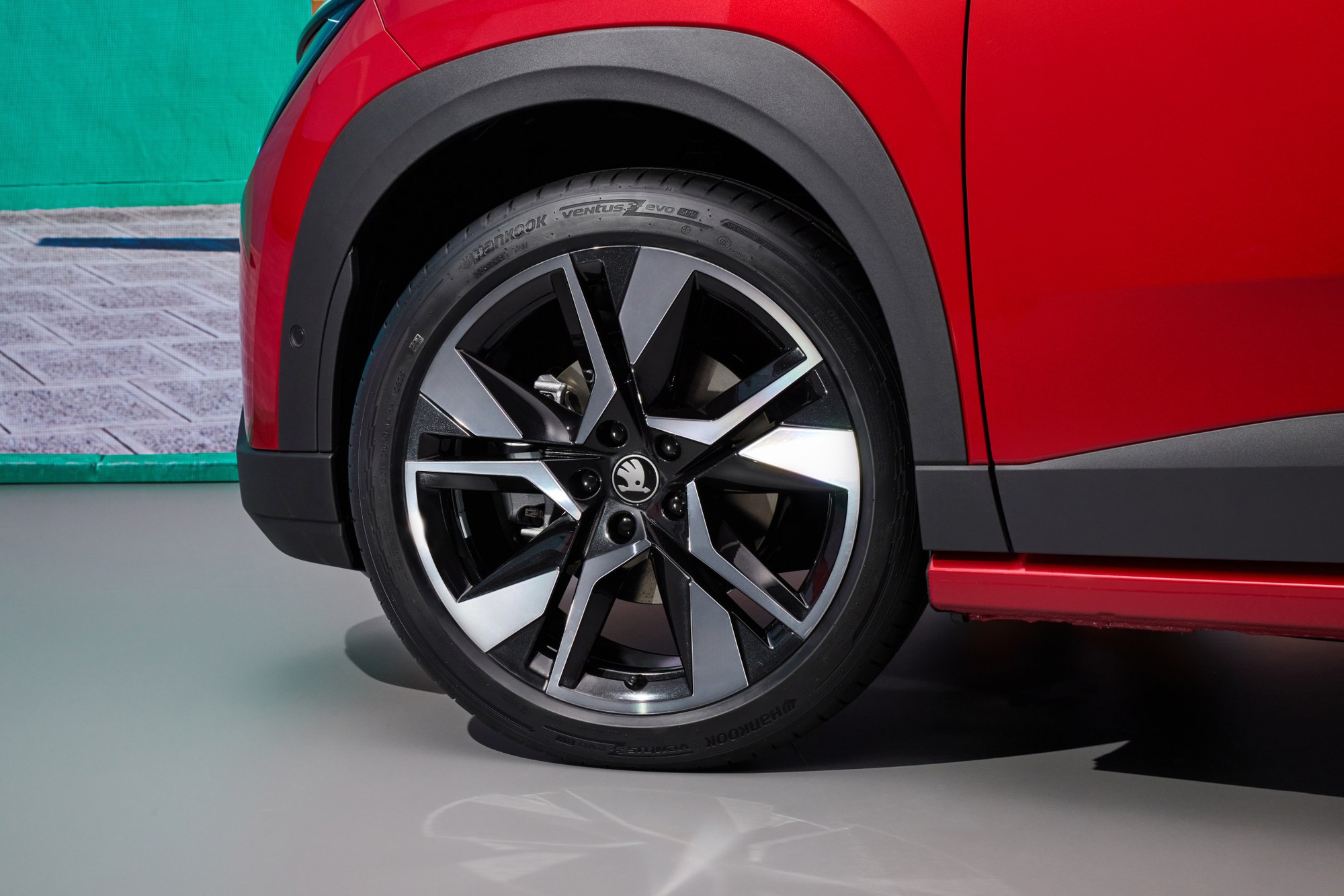 Sang châu Âu xem thực tế Skoda Epiq vừa ra mắt: SUV đô thị thiết kế thực dụng, nhiều công nghệ, có ADAS, chạy 440km/sạc- Ảnh 6. Sang châu Âu xem thực tế Skoda Epiq vừa ra mắt: SUV đô thị thiết kế thực dụng, nhiều công nghệ, có ADAS, chạy 440km/sạc- Ảnh 6.