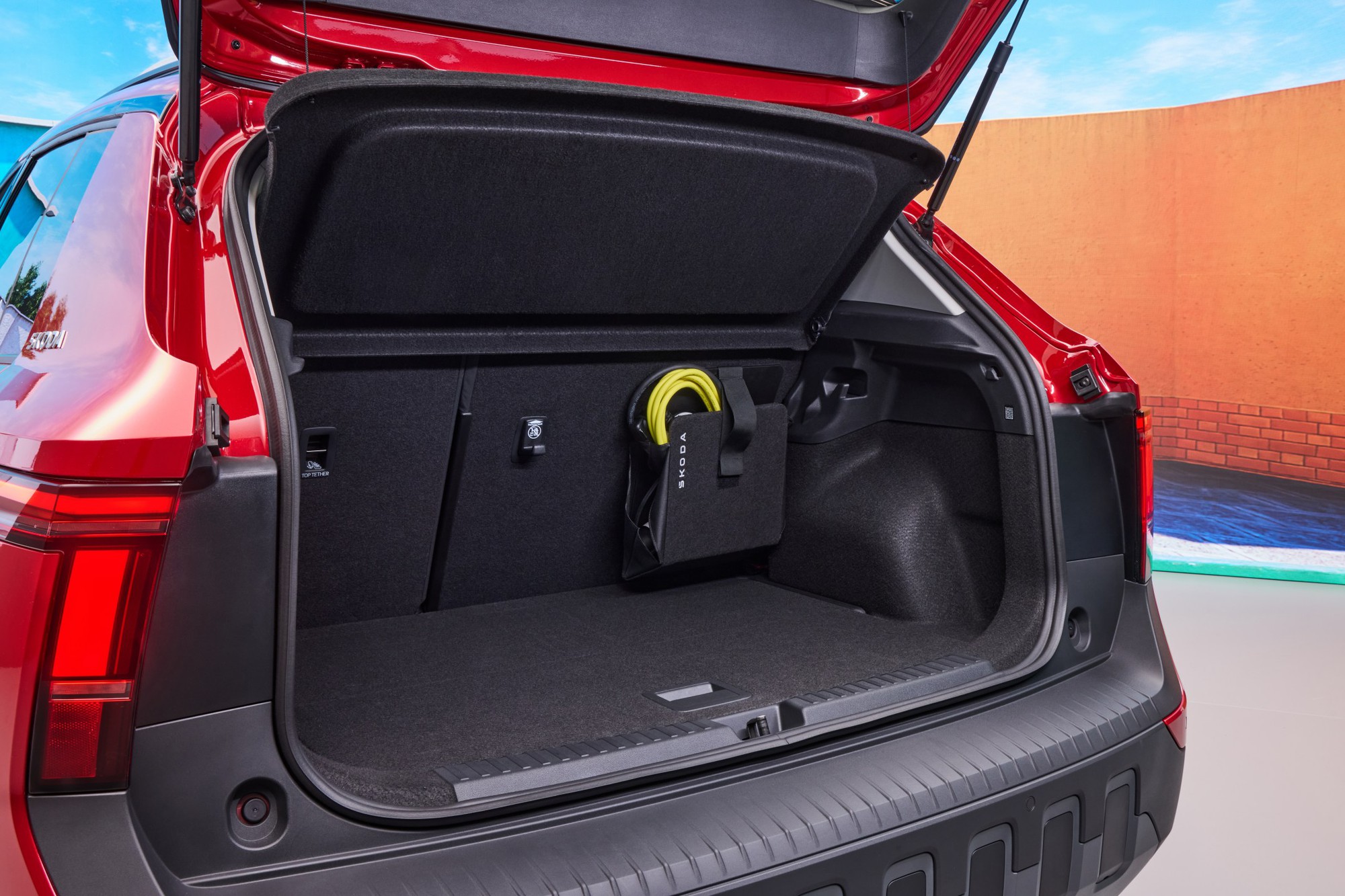 Sang châu Âu xem thực tế Skoda Epiq vừa ra mắt: SUV đô thị thiết kế thực dụng, nhiều công nghệ, có ADAS, chạy 440km/sạc- Ảnh 13. Sang châu Âu xem thực tế Skoda Epiq vừa ra mắt: SUV đô thị thiết kế thực dụng, nhiều công nghệ, có ADAS, chạy 440km/sạc- Ảnh 13.
