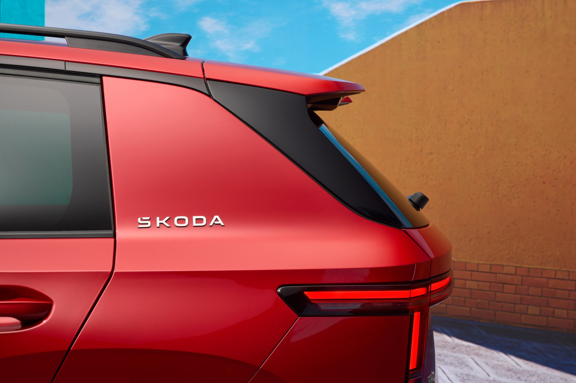 Sang châu Âu xem thực tế Skoda Epiq vừa ra mắt: SUV đô thị thiết kế thực dụng, nhiều công nghệ, có ADAS, chạy 440km/sạc- Ảnh 7. Sang châu Âu xem thực tế Skoda Epiq vừa ra mắt: SUV đô thị thiết kế thực dụng, nhiều công nghệ, có ADAS, chạy 440km/sạc- Ảnh 7.