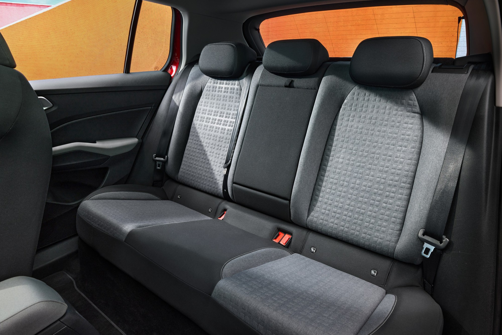 Sang châu Âu xem thực tế Skoda Epiq vừa ra mắt: SUV đô thị thiết kế thực dụng, nhiều công nghệ, có ADAS, chạy 440km/sạc- Ảnh 11. Sang châu Âu xem thực tế Skoda Epiq vừa ra mắt: SUV đô thị thiết kế thực dụng, nhiều công nghệ, có ADAS, chạy 440km/sạc- Ảnh 11.