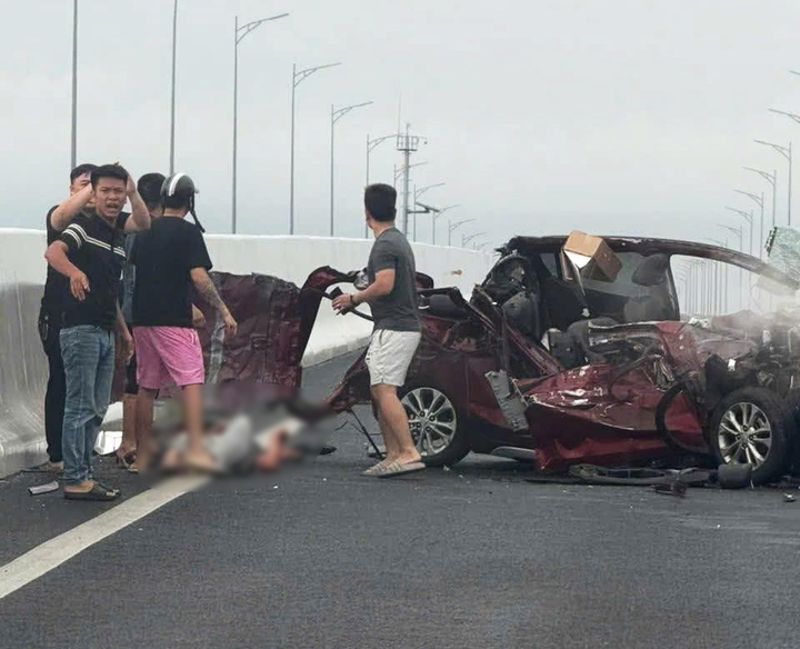 Ô tô bay nóc sau tai nạn giao thông nghiêm trọng trên cao tốc Vân Đồn - Móng Cái - Ảnh 1.