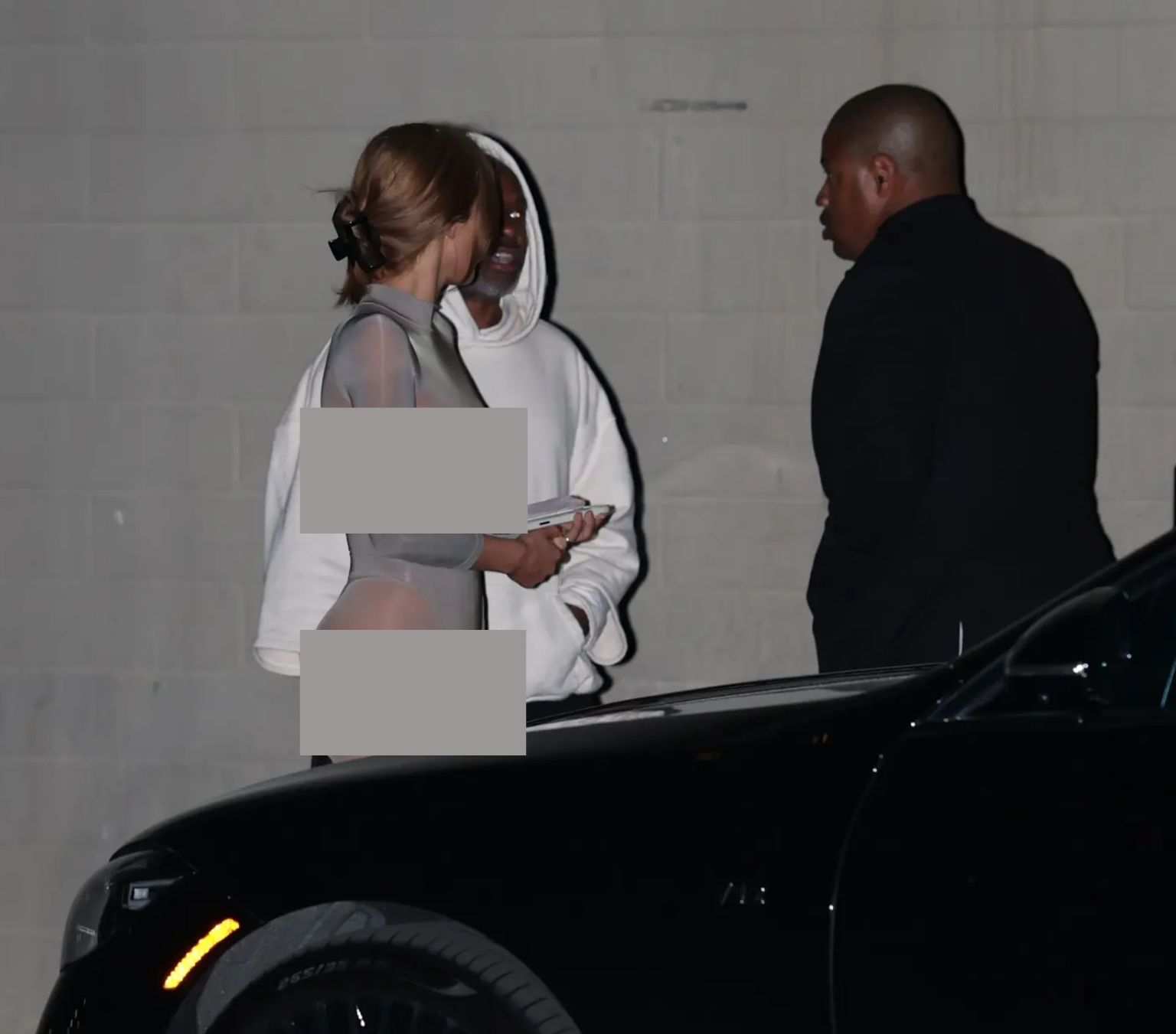 Vợ Kanye West lại mặc hở khó tả, nhìn biểu cảm của người qua đường là hiểu- Ảnh 4.