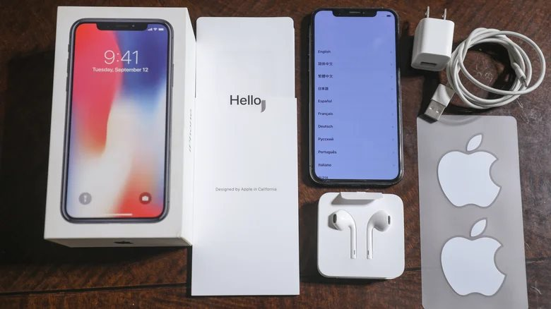 Apple ngừng tặng sticker trong hộp iPhone từ năm 2024 vì lý do môi trường - Ảnh 1.