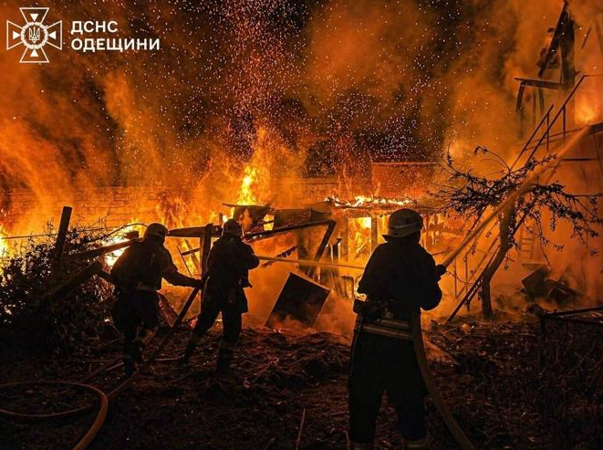 Nga tấn c&ocirc;ng h&agrave;ng ng&agrave;n UAV v&agrave; t&ecirc;n lửa v&agrave;o Ukraine - Ảnh 1.