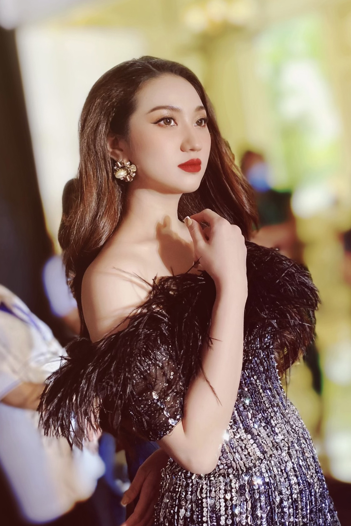 Nữ ca sĩ hủy cưới trước 1 tuần: Nhiều đại gia ngàn tỷ vây quanh, rời showbiz, 35 tuổi thành đạt - Ảnh 3.