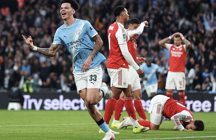 Bi kịch "đại gia" London: Arsenal về nh&igrave;, Tottenham rớt hạng - Ảnh 2.