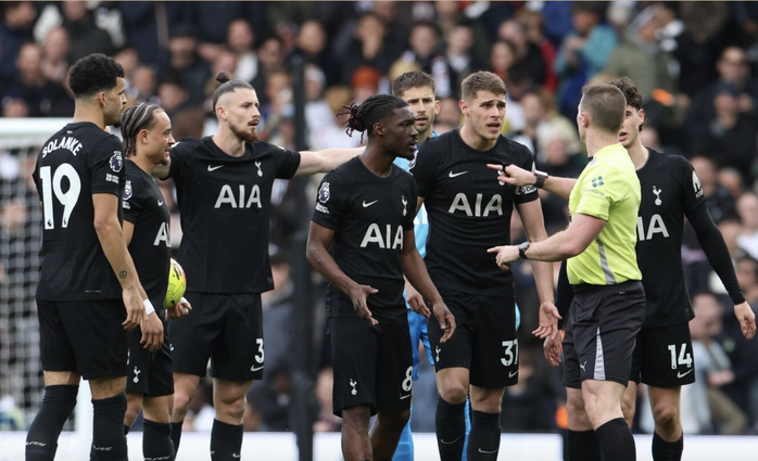 Bi kịch "đại gia" London: Arsenal về nh&igrave;, Tottenham rớt hạng - Ảnh 4.