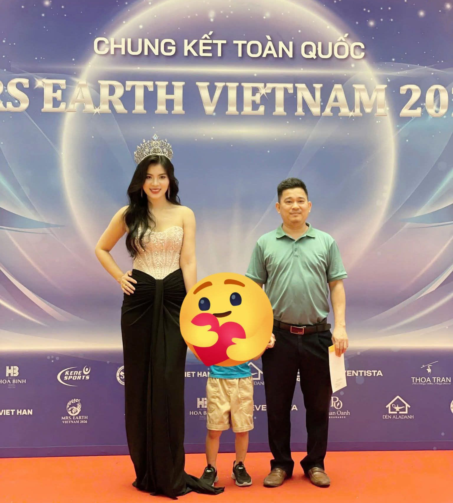 Hoa hậu là vợ giáo sư trẻ nhất Việt Nam: 
