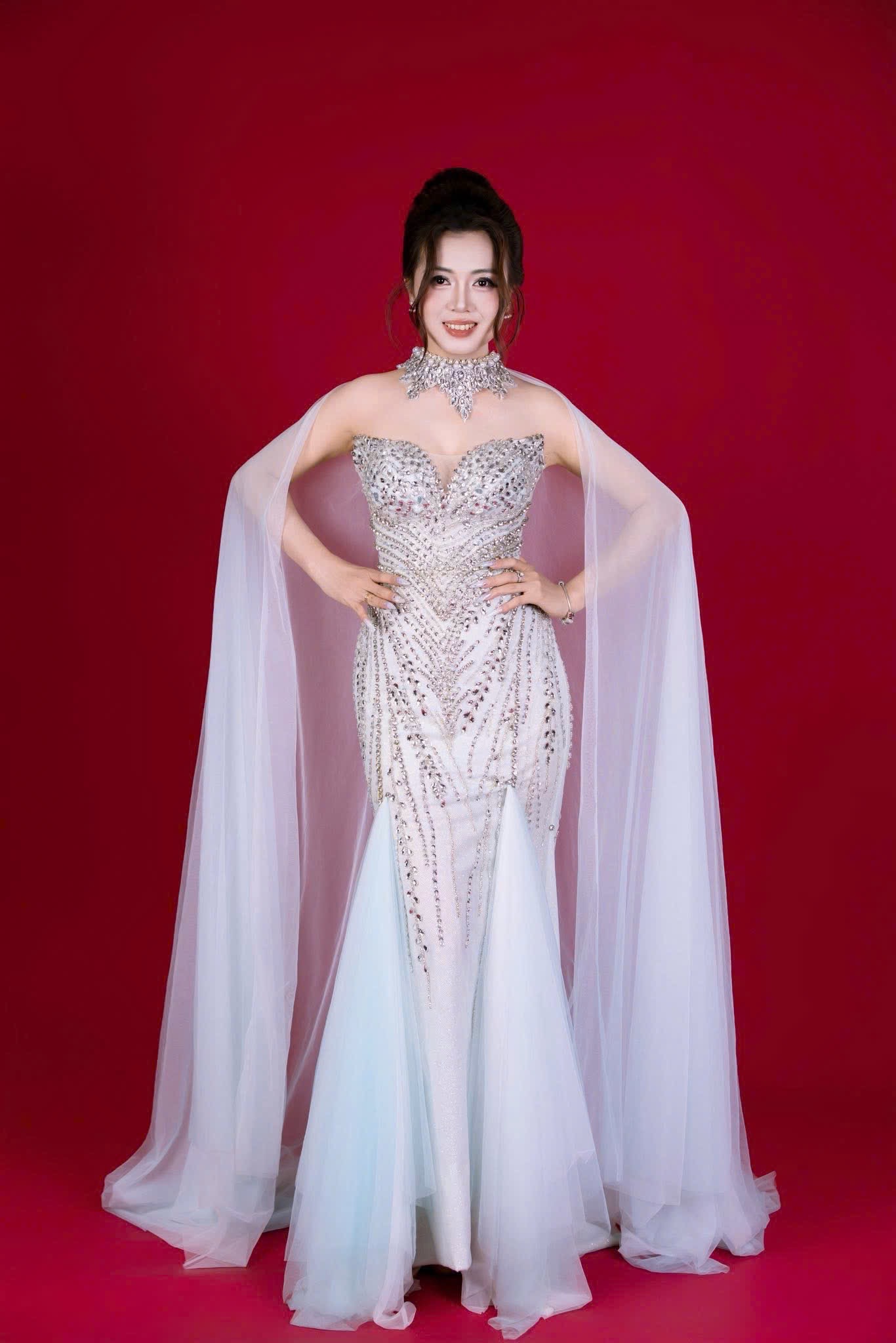 Cựu sinh viên Sư phạm Hà Nội, Kim Phương Anh đăng quang á hậu Mrs Earth Vietnam 2026- Ảnh 3.
