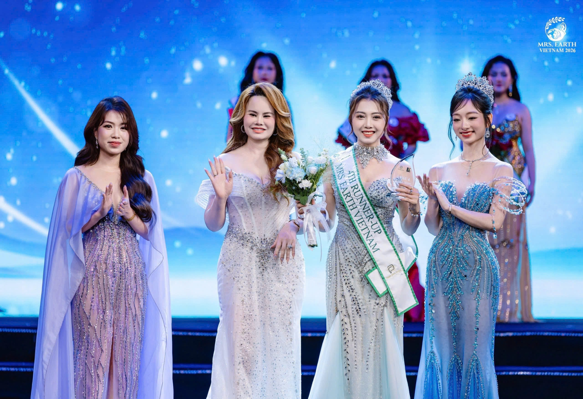 Cựu sinh viên Sư phạm Hà Nội, Kim Phương Anh đăng quang á hậu Mrs Earth Vietnam 2026- Ảnh 2.