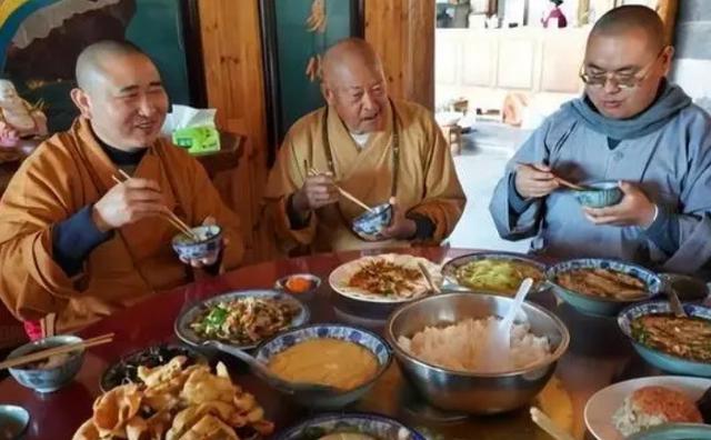Các nhà sư Thiếu Lâm Tự ăn gì mỗi ngày: Thực đơn được tiết lộ khác hẳn những gì thấy trên phim ảnh - Ảnh 2.