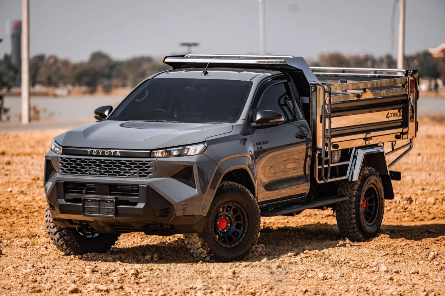 Toyota Hilux 'lột x&aacute;c' th&agrave;nh xe ben m&agrave; kh&ocirc;ng cần cắt xẻ: Chở tới 5 tấn, c&oacute; cả cần cẩu tự bốc h&agrave;ng- Ảnh 19.