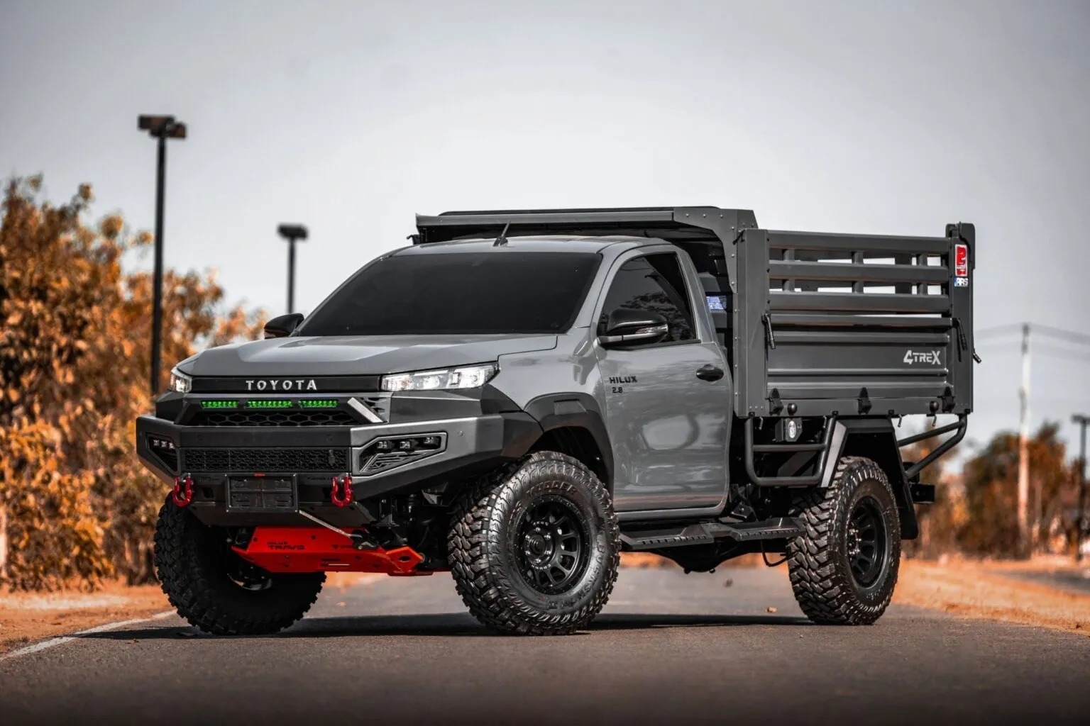Toyota Hilux 'lột x&aacute;c' th&agrave;nh xe ben m&agrave; kh&ocirc;ng cần cắt xẻ: Chở tới 5 tấn, c&oacute; cả cần cẩu tự bốc h&agrave;ng- Ảnh 26.