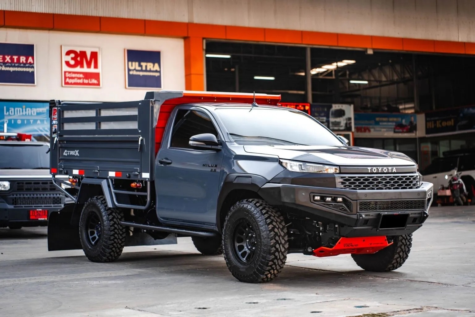 Toyota Hilux 'lột x&aacute;c' th&agrave;nh xe ben m&agrave; kh&ocirc;ng cần cắt xẻ: Chở tới 5 tấn, c&oacute; cả cần cẩu tự bốc h&agrave;ng- Ảnh 32.