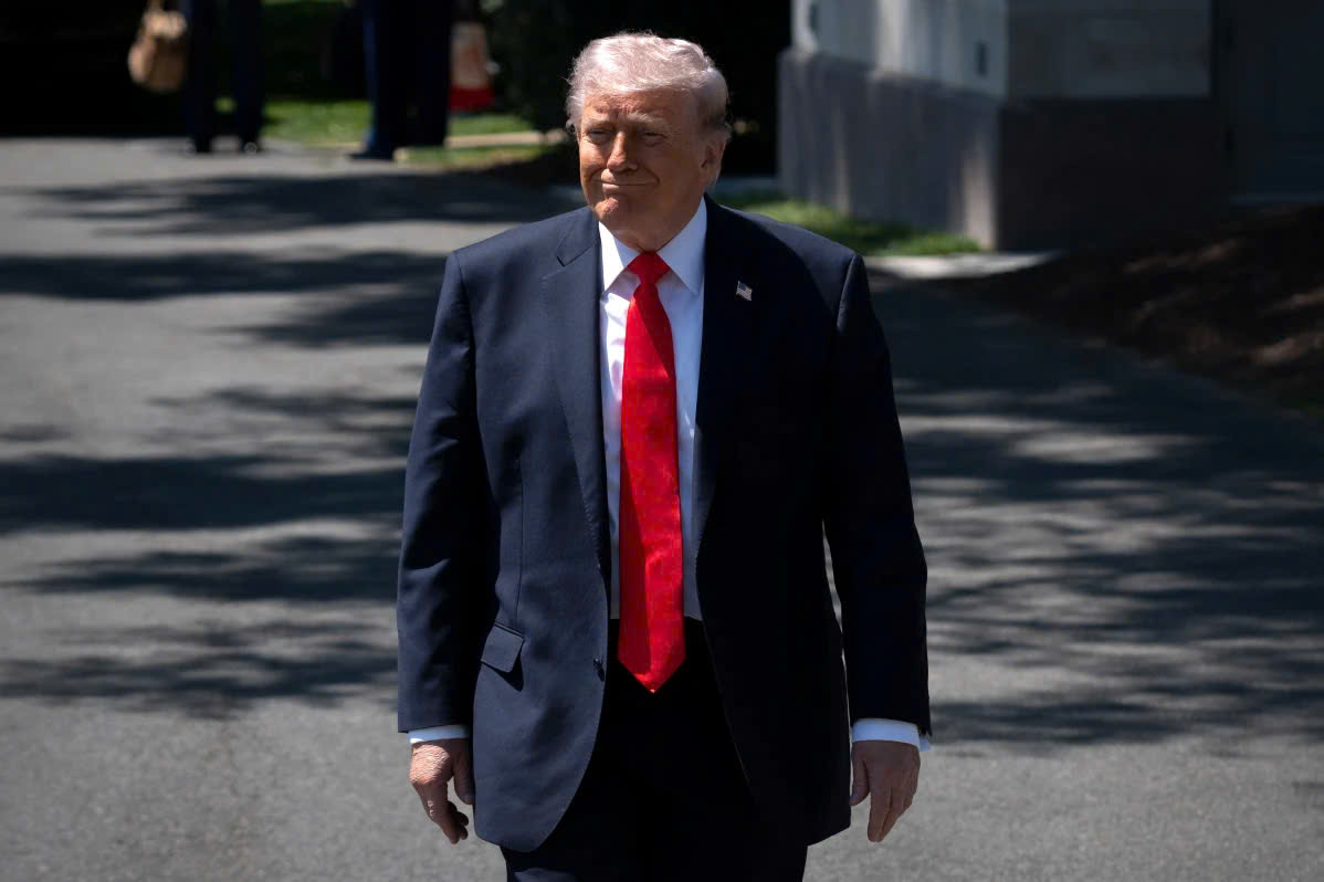 Mỹ phong tỏa eo biển Hormuz: Iran thiệt hại gần 5 tỷ USD, &ocirc;ng Donald Trump v&iacute; Hải qu&acirc;n như "hải tặc" - Ảnh 1.