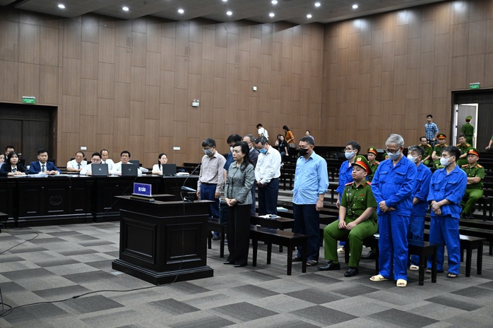 Cựu Bộ trưởng Bộ Y tế Nguyễn Thị Kim Tiến thừa nhận trách nhiệm trong vụ án thất thoát - Ảnh 2. Cựu Bộ trưởng Bộ Y tế Nguyễn Thị Kim Tiến thừa nhận trách nhiệm trong vụ án thất thoát - Ảnh 2.