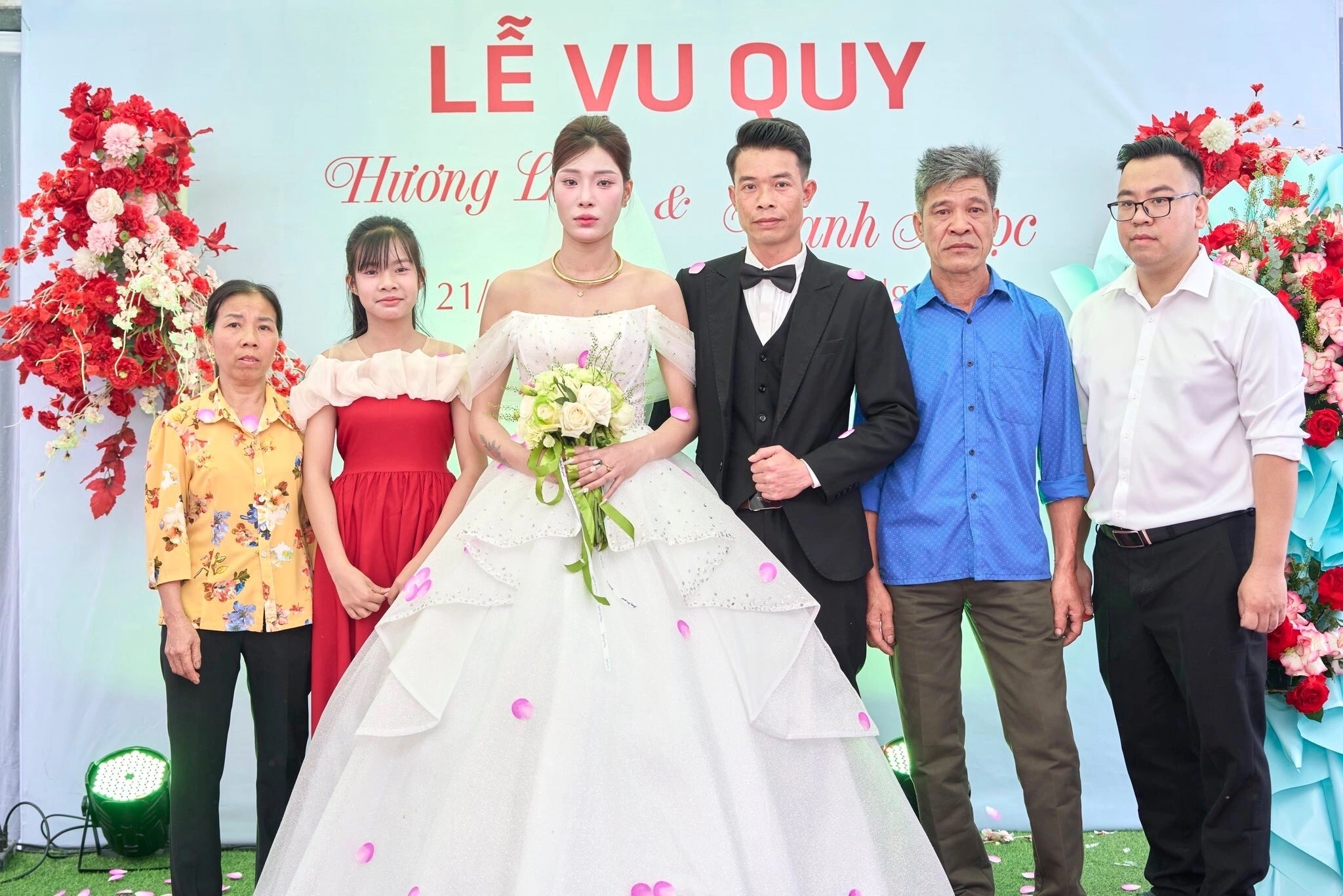 Con dâu đi bước nữa, bố mẹ chồng cũ tổ chức đàng hoàng ở Phú Thọ, vừa tiếp khách vừa chảy nước mắt - Ảnh 1.