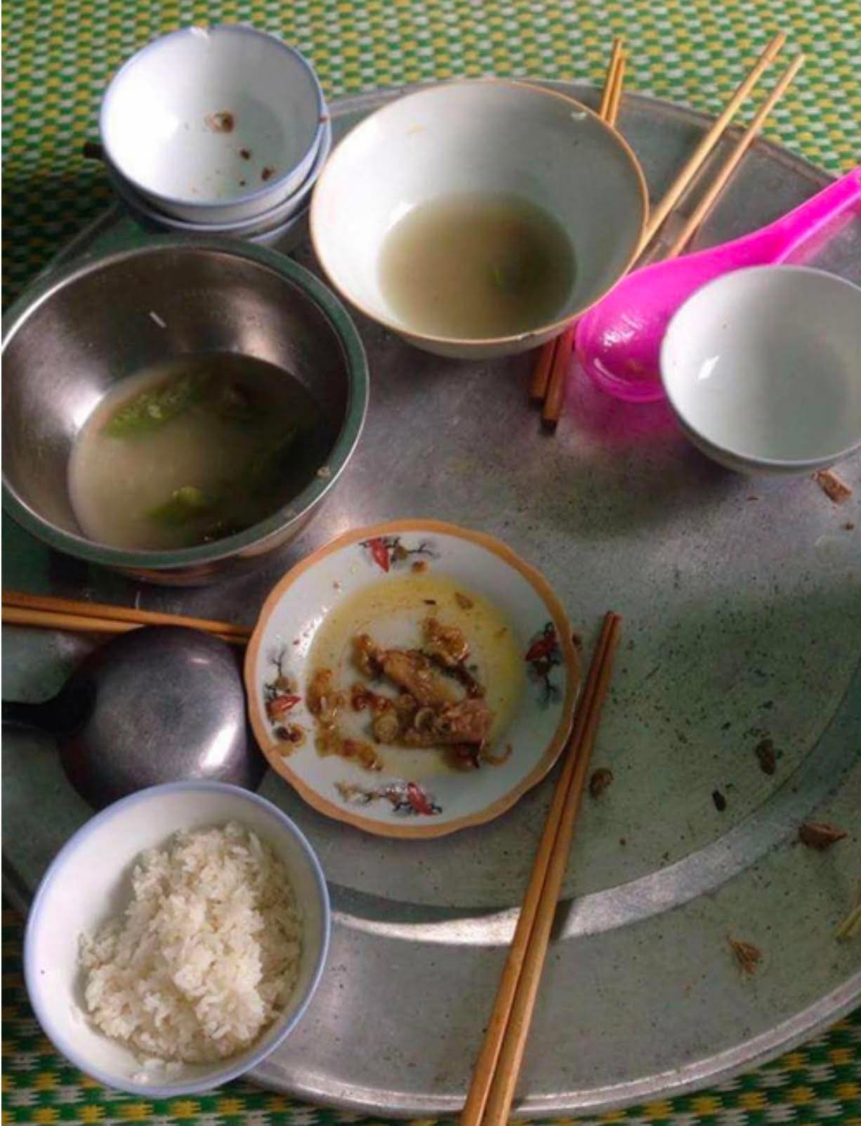 Nh&igrave;n m&acirc;m cơm chồng "để phần" l&uacute;c 3 giờ s&aacute;ng sau ca l&agrave;m đ&ecirc;m kiệt sức, t&ocirc;i kh&ocirc;ng kh&oacute;c m&agrave; lẳng lặng gửi thẳng cho mẹ chồng- Ảnh 1.
