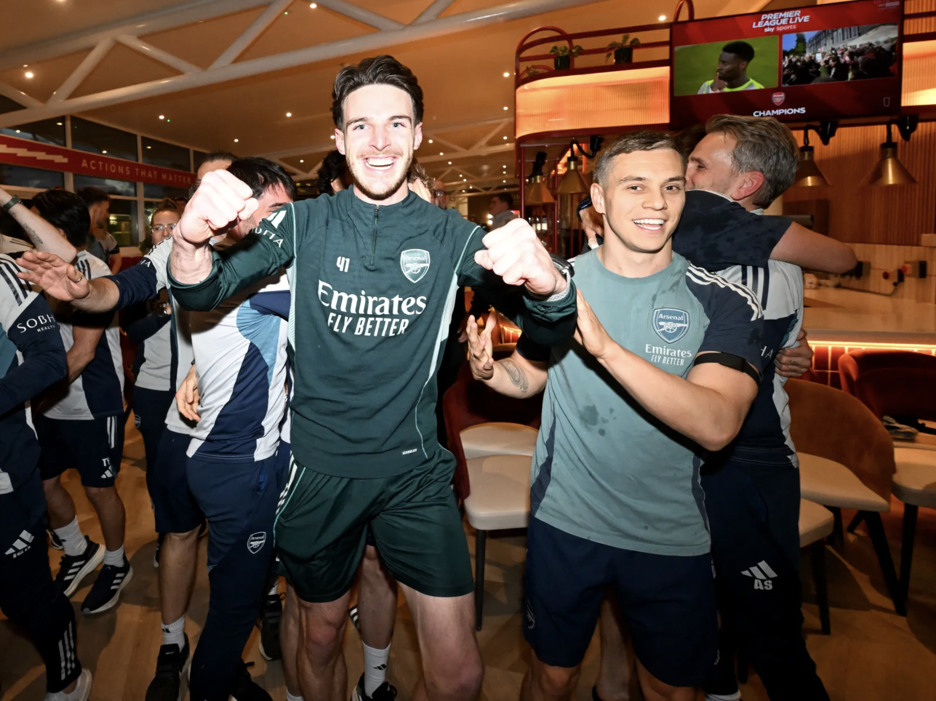 22 năm chờ đợi, Arsenal ch&iacute;nh thức v&ocirc; địch Premier League   - Ảnh 3.