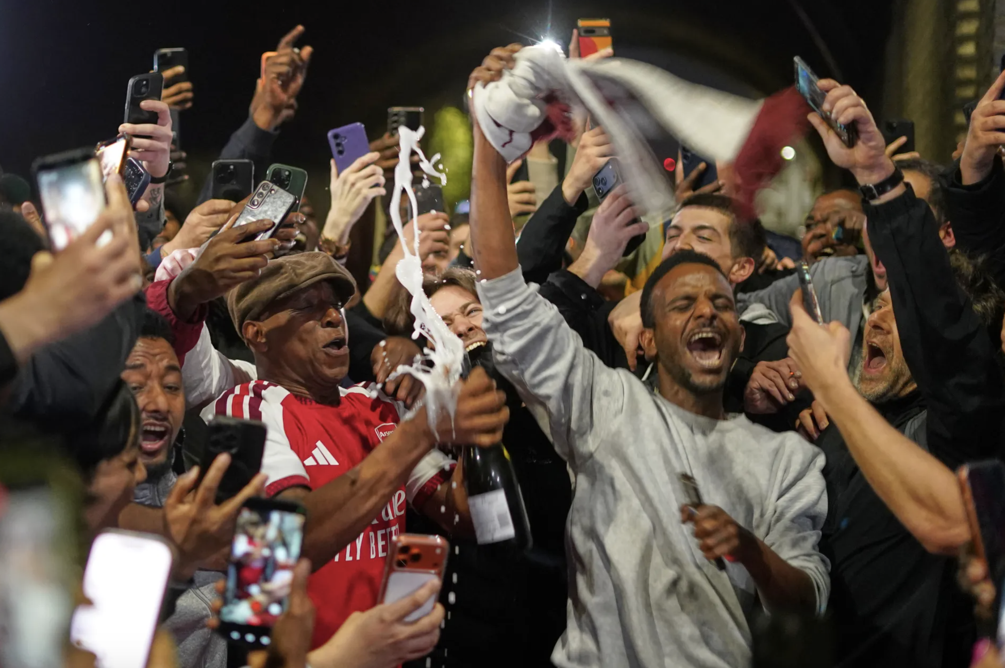 22 năm chờ đợi, Arsenal ch&iacute;nh thức v&ocirc; địch Premier League   - Ảnh 7.