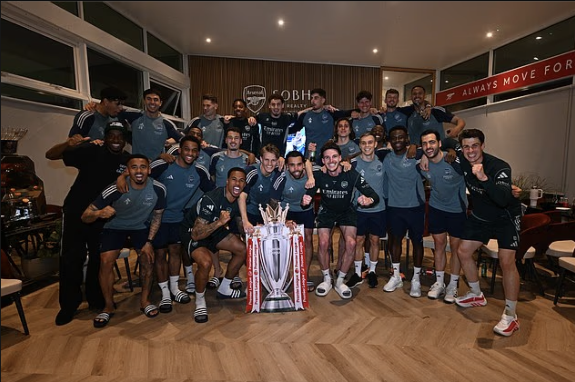 22 năm chờ đợi, Arsenal ch&iacute;nh thức v&ocirc; địch Premier League   - Ảnh 2.