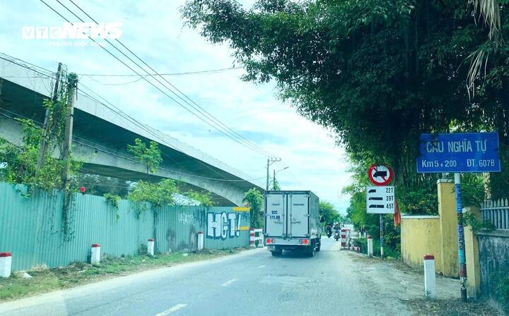 Công trường thi công cầu Nghĩa Tự ở Đà Nẵng vắng bóng công nhân suốt 2 năm - Ảnh 4.