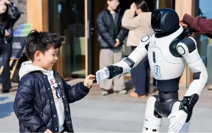 Bồi thường bảo hiểm robot đầu tiên tại Trung Quốc: Cú ngã vô tình lịch sử - Ảnh 1.