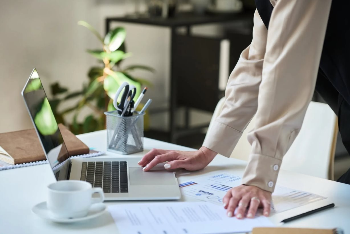 Mô hình startup một người 2026: Kiếm 1 , 5 triệu USD / tháng nhờ AI - Ảnh 2.