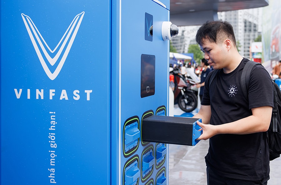 Cuộc chạy đua trạm đổi pin xe điện: VinFast phủ thần tốc, Honda lập “liên minh mở”, Selex giành vỉa hè cây xăng - Ảnh 1.