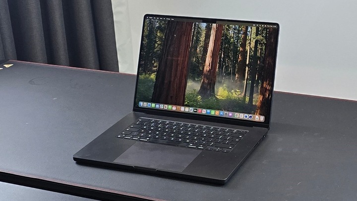 4 Mẫu laptop thời lượng pin tốt nhất năm 2026 cho c&ocirc;ng việc v&agrave; giải tr&iacute; - Ảnh 4.