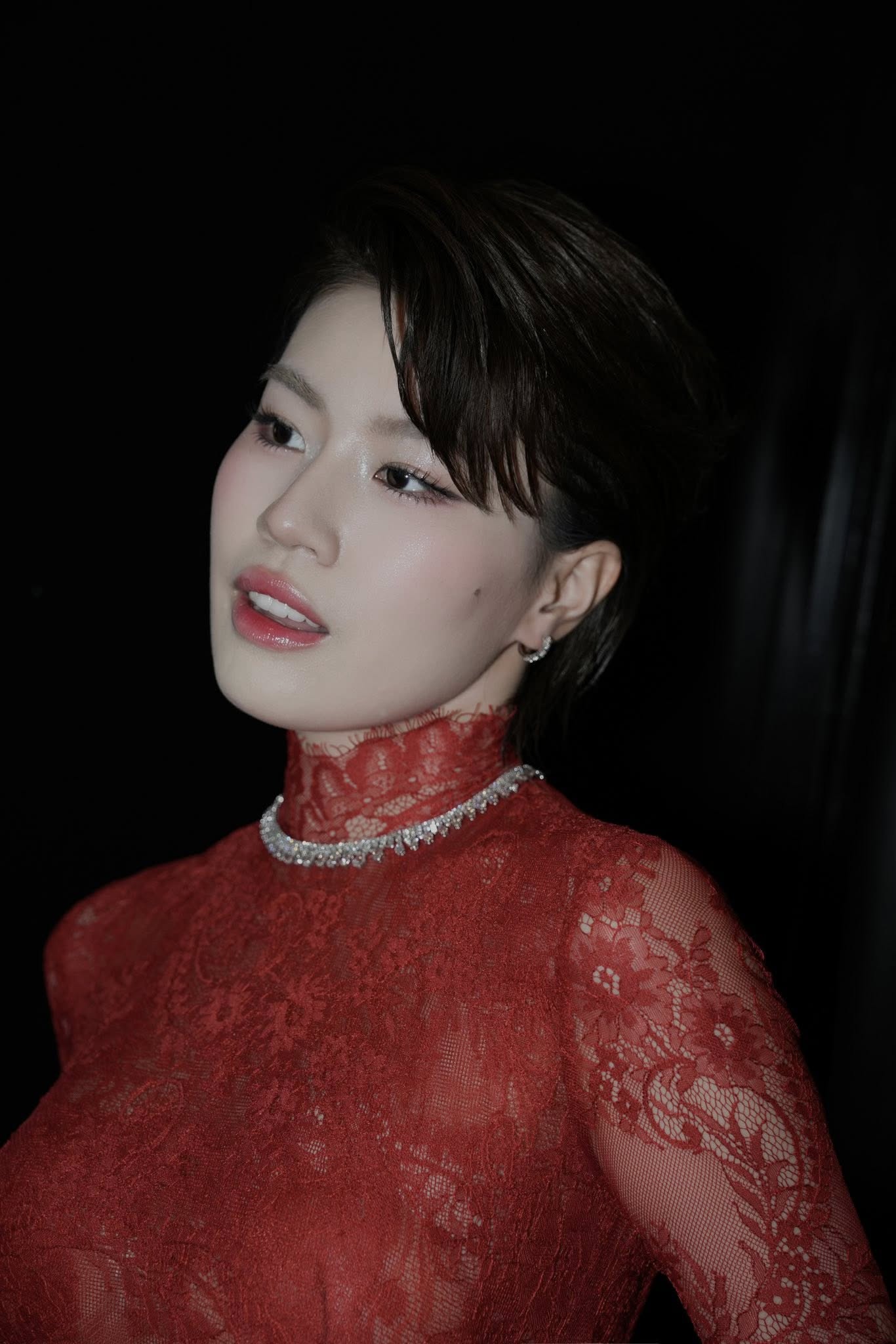 Việt Nam có mỹ nhân 17 tuổi đã nổi tiếng, hit tỷ view hot toàn cầu: Nhan sắc thăng hạng, tự tin thi Hoa hậu - Ảnh 3.