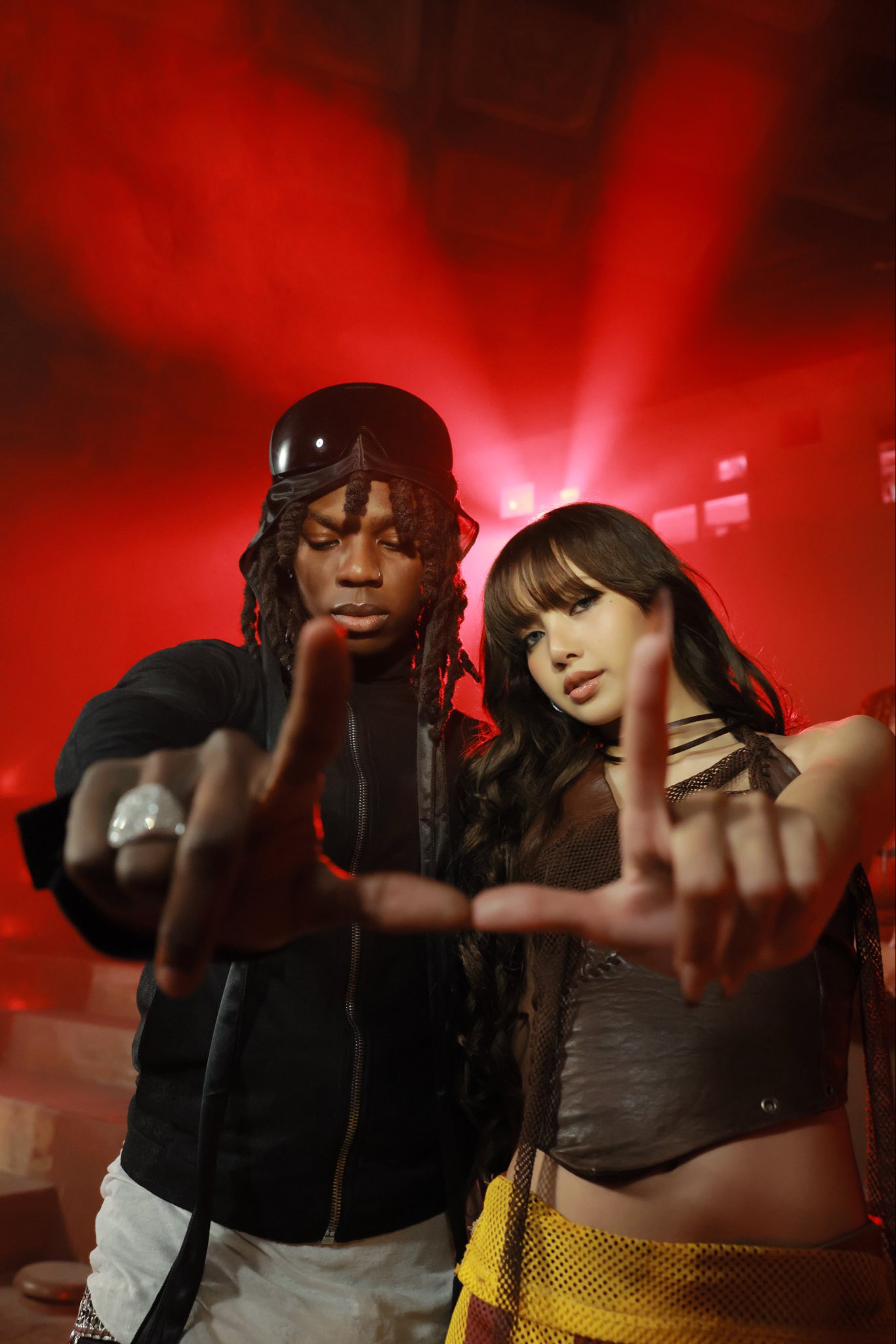Lisa lần đầu h&aacute;t nhạc World Cup: Bắn rap đ&atilde; tai, sắc v&oacute;c bốc lửa "đốt ch&aacute;y" giải b&oacute;ng lớn nhất h&agrave;nh tinh!- Ảnh 8.
