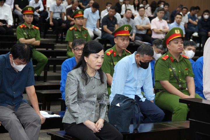 Cựu Bộ trưởng Y tế Nguyễn Thị Kim Tiến nộp tiền khắc phục hậu quả trong vụ &aacute;n tham nhũng - Ảnh 1.