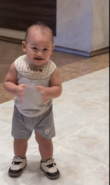 B&eacute; Gấu - con trai Đặng Văn L&acirc;m trộm v&iacute;a lanh lợi, bụ bẫm: Nh&igrave;n c&aacute;ch mẹ bỉm Yến Xu&acirc;n chăm con l&agrave; thấy &ldquo;gen thể thao&rdquo; r&otilde; rệt- Ảnh 16.
