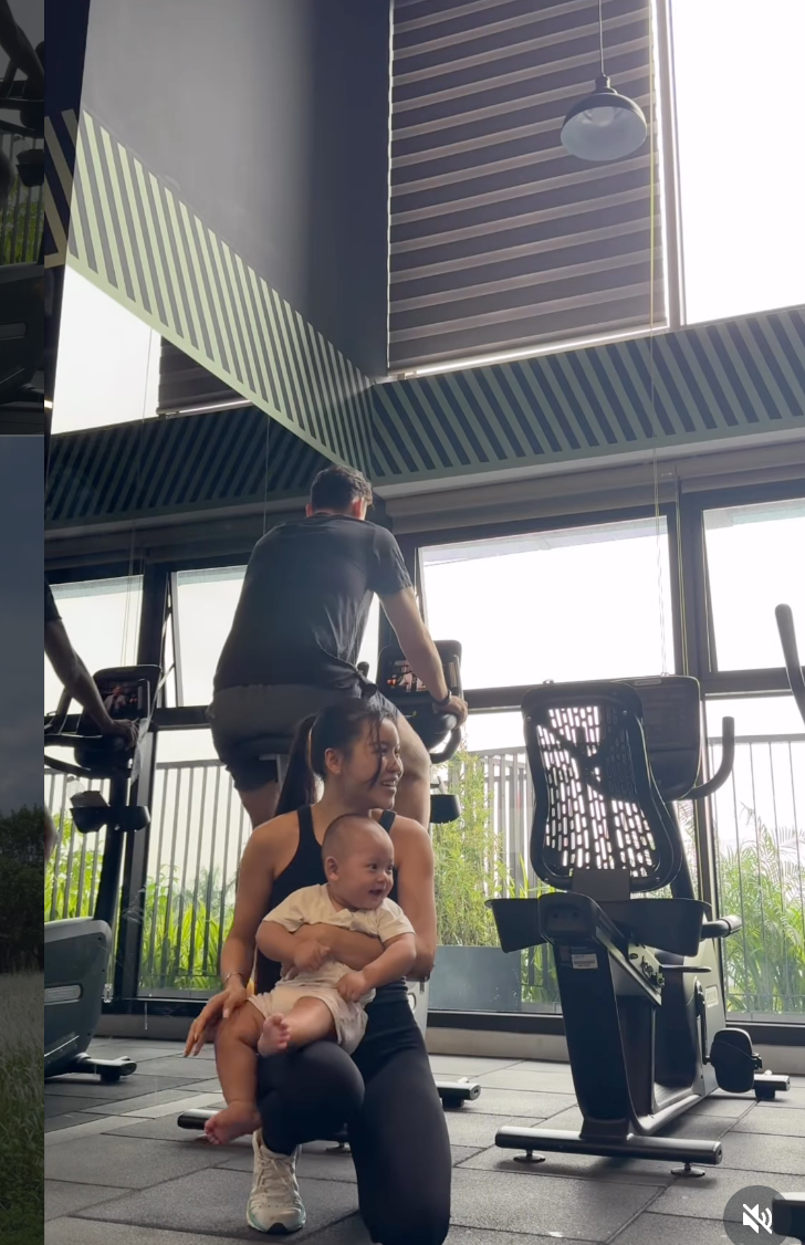 B&eacute; Gấu - con trai Đặng Văn L&acirc;m trộm v&iacute;a lanh lợi, bụ bẫm: Nh&igrave;n c&aacute;ch mẹ bỉm Yến Xu&acirc;n chăm con l&agrave; thấy &ldquo;gen thể thao&rdquo; r&otilde; rệt- Ảnh 9.