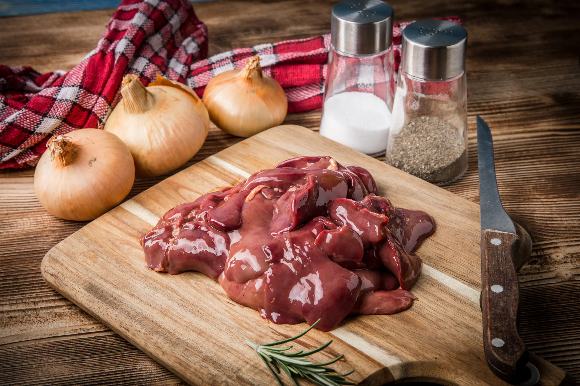 1 bộ phận của gà nhiều cholesterol gấp gần 5 lần mỡ lợn: Thích tới mấy cũng phải hạn chế - Ảnh 1.