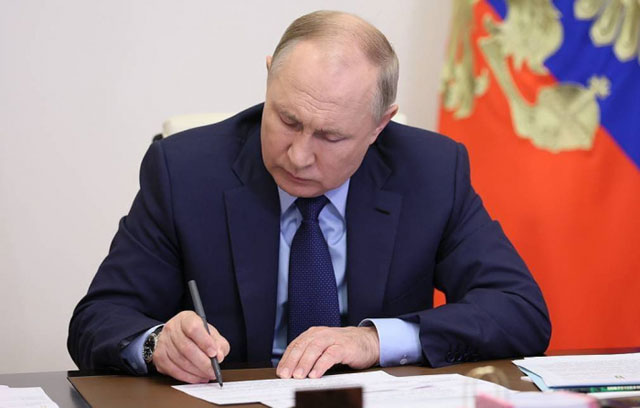 Ông Putin ký lệnh về Transnistria, “mật lệnh” lộ diện: Ukraine báo động "10 vạn quân tiến thẳng Kiev và Odesa" - Ảnh 1.