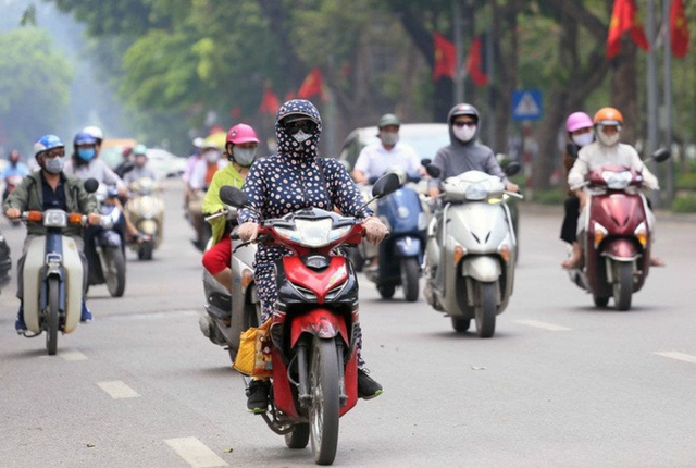 Từ ngày mai, miền Bắc đón đợt nắng nóng mới, nhiệt độ tăng mạnh - Ảnh 1.