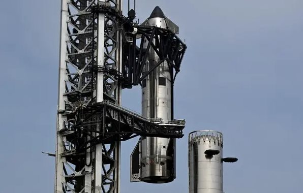 Kế hoạch thuộc địa vũ trụ của Elon Musk: Hướng tới 600 tỷ USD từ Sao hỏa - Ảnh 3.