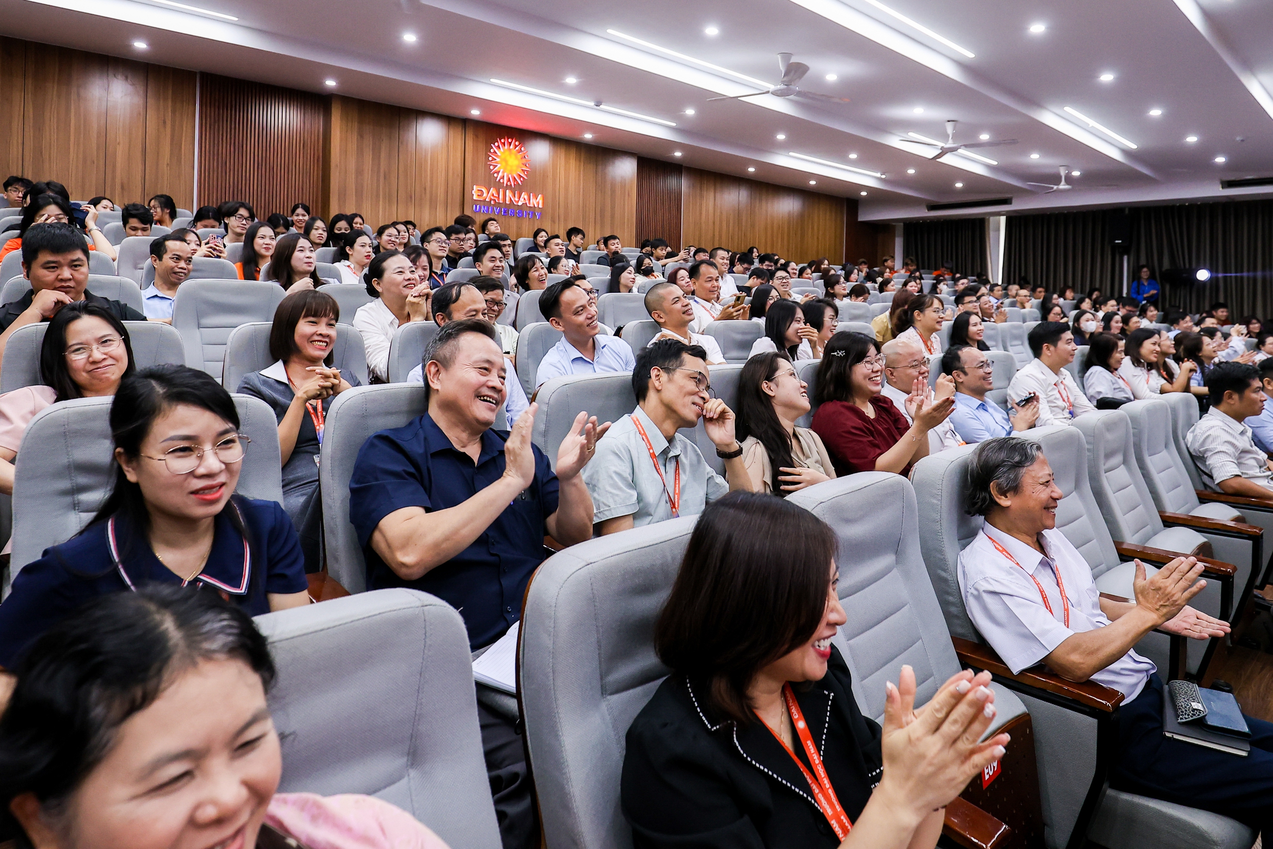 TS Lê Mai Lan: Mô hình mà VinUni đang theo đuổi là xây dựng một “đại học kiến tạo tự hào” - Ảnh 19.
