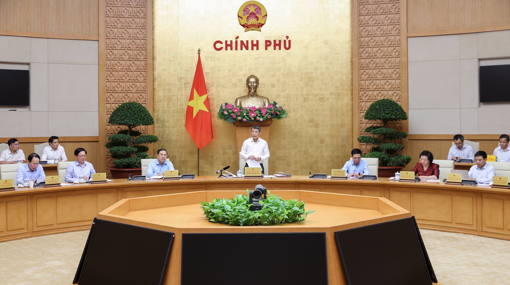 Thủ tướng Lê Minh Hưng phân công nhiệm vụ mới cho 6 Phó Thủ tướng năm 2026 - Ảnh 1.