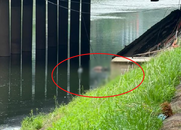 Hà Nội: Tưởng ma nơ canh, lại gần thì phát hiện thi thể người đàn ông trên sông Tô Lịch - Ảnh 1.