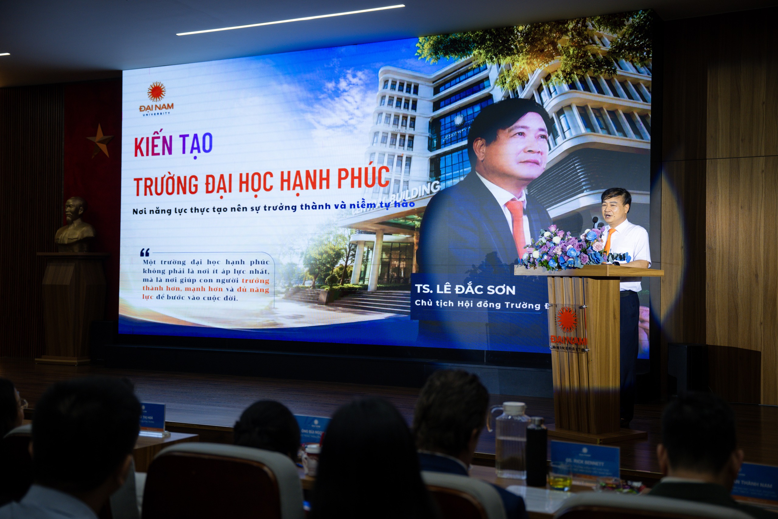 TS Lê Mai Lan: Mô hình mà VinUni đang theo đuổi là xây dựng một “đại học kiến tạo tự hào” - Ảnh 12.