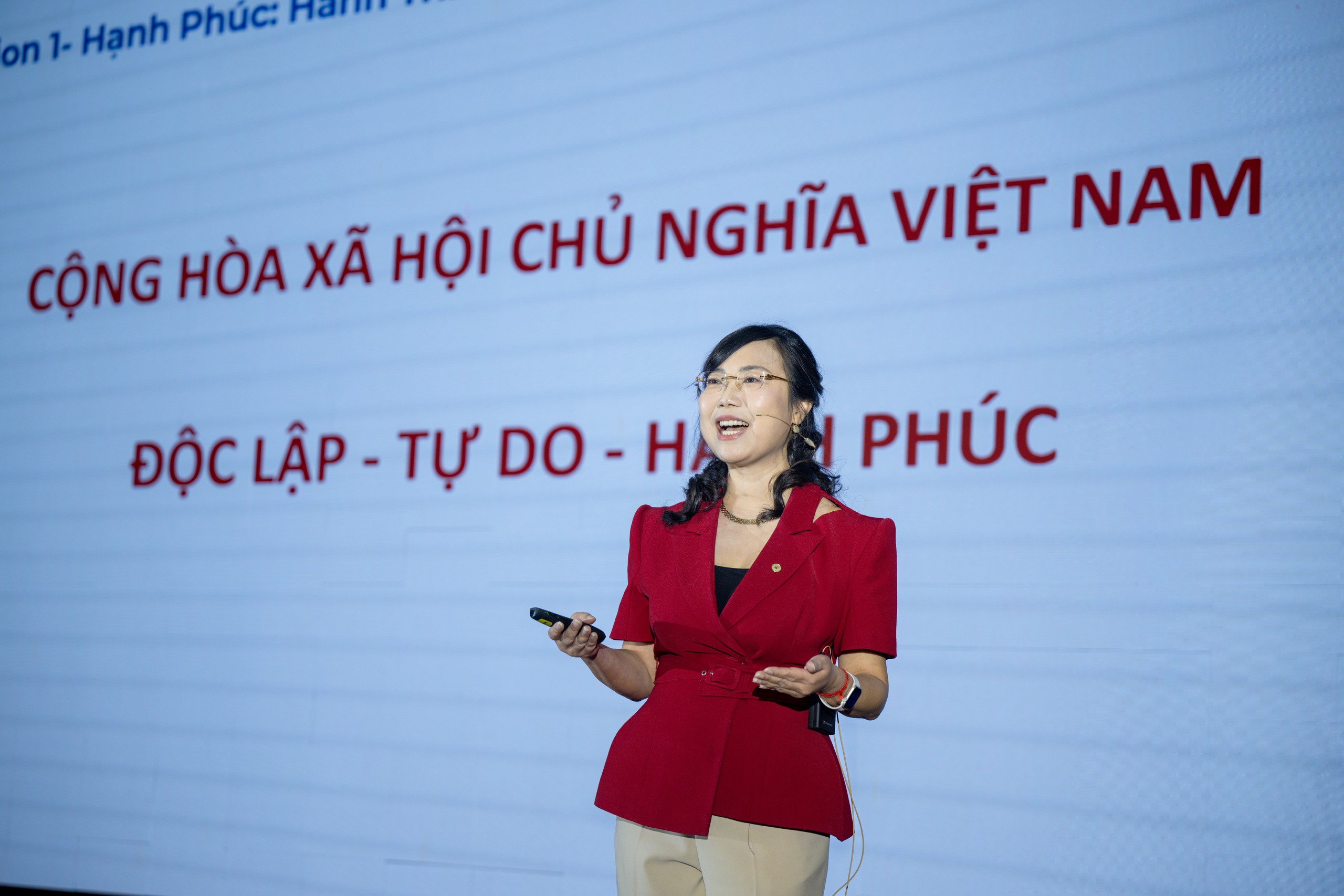 TS Lê Mai Lan: Mô hình mà VinUni đang theo đuổi là xây dựng một “đại học kiến tạo tự hào” - Ảnh 9.