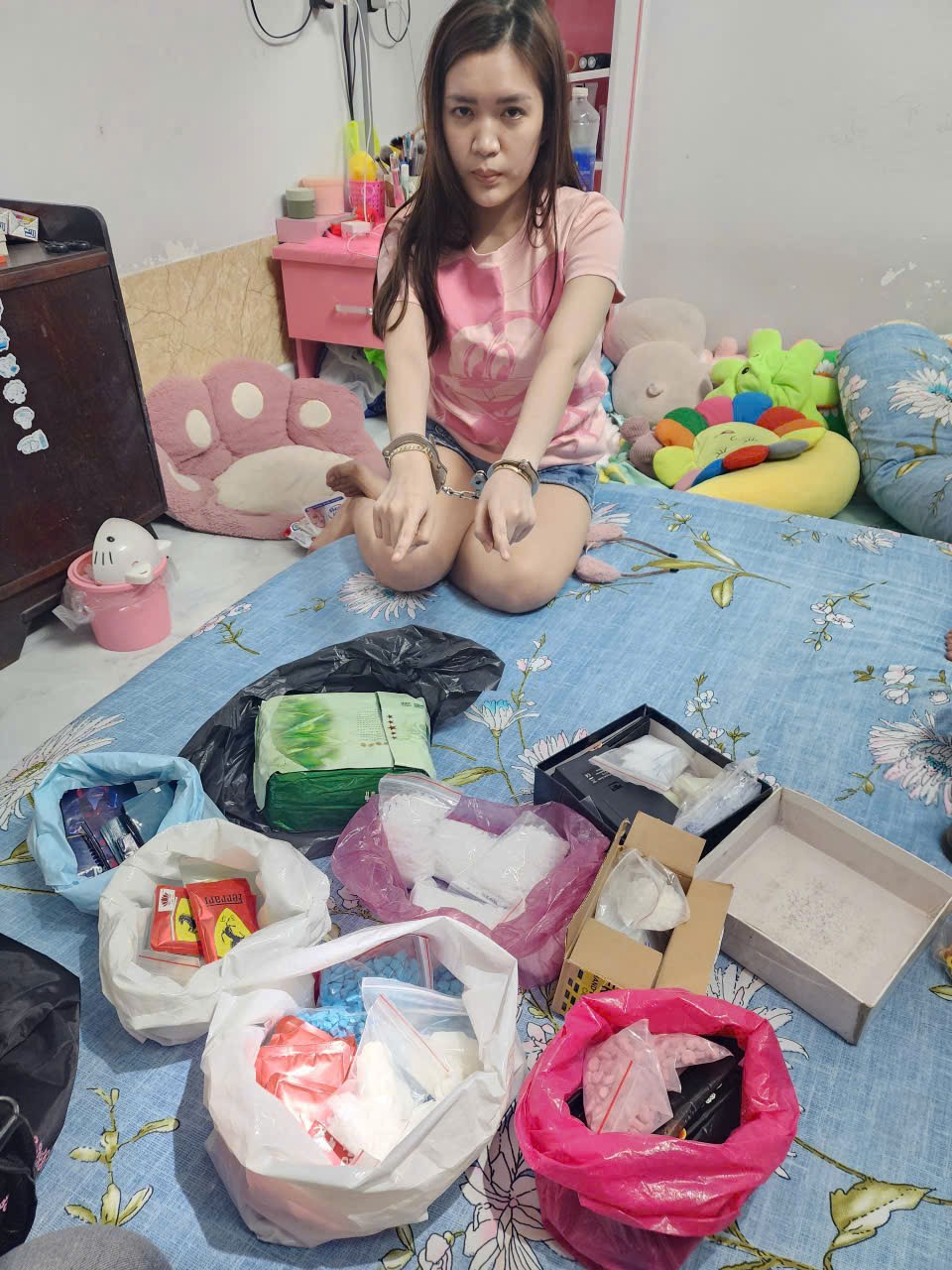 CLIP: Trinh s&aacute;t C&ocirc;ng an TPHCM d&iacute; đường d&acirc;y ma tu&yacute; như phim h&agrave;nh động - Ảnh 2.