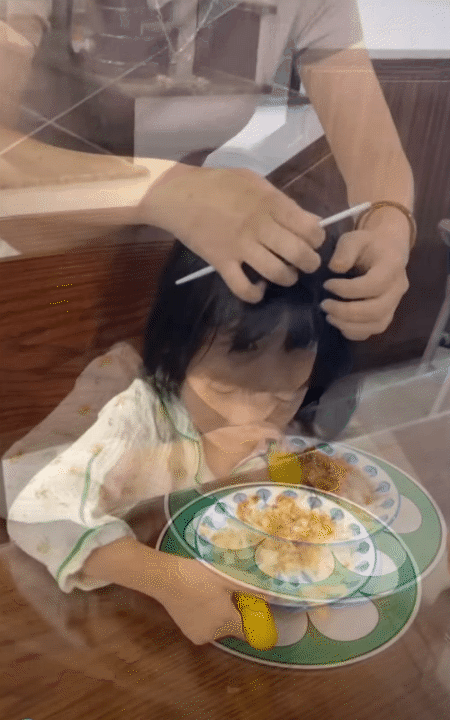 Loạt clip nấu ăn l&uacute;c 5h30 s&aacute;ng của mẹ 2 con ở Quảng Trị h&uacute;t h&agrave;ng triệu lượt xem v&igrave; qu&aacute; thực tế: Chi ti&ecirc;u tiền chợ kiểu g&igrave; m&agrave; cả nh&agrave; 4 người vẫn sống thoải m&aacute;i?- Ảnh 22.