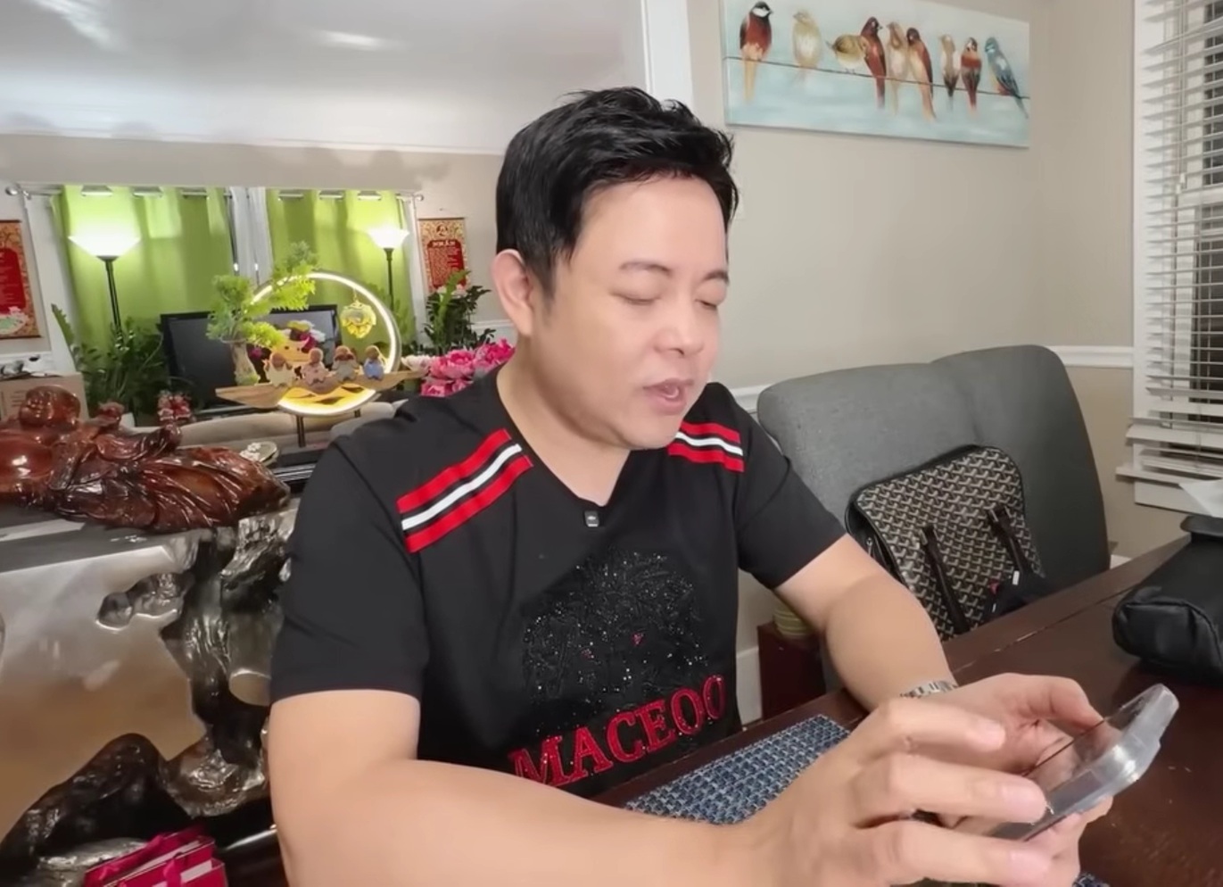 Quang L&ecirc;: "Ba t&ocirc;i sợ qu&aacute; n&ecirc;n bỏ trốn đi đ&acirc;u kh&ocirc;ng ai biết" - Ảnh 1.