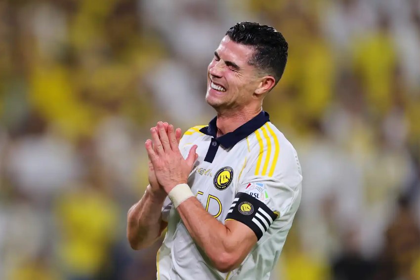 Ronaldo v&agrave; những tranh c&atilde;i! - Ảnh 3.