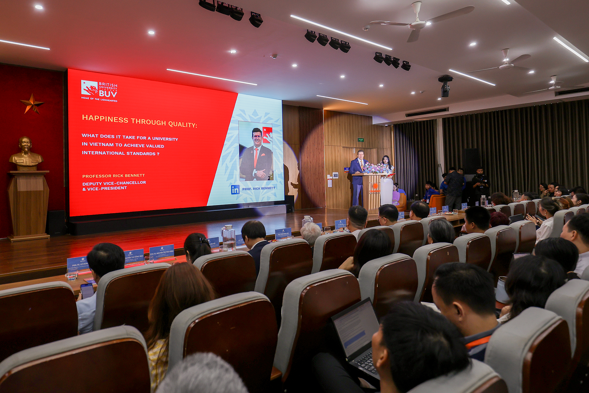 TS Lê Mai Lan: Mô hình mà VinUni đang theo đuổi là xây dựng một “đại học kiến tạo tự hào” - Ảnh 6.